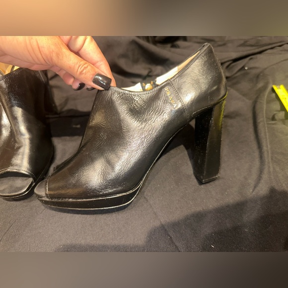 Prada open toe ankle boots / heels. Black leather. Size 40 - Picture 9 of 12
